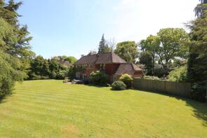 Kinnaslea, Priorsfield Road, Hurtmore, Godalming GU7 2RG