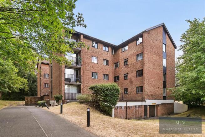 Campion Close 13 MV-12.jpg