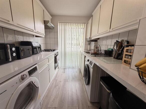 KITCHEN.JPG