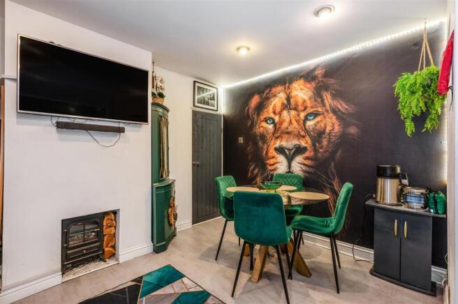 Dining Area.jpg
