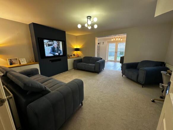 Pel Crescent LivingRoom2.jpg