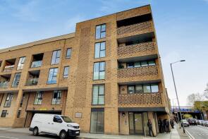 2a Queens Court, Old Jamaica Road, London SE16 4ER