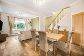4, Leicester Square, Glyn-gaer, Hengoed CF82 8FH