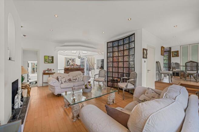 Living Room / Dining