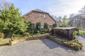 Hazeldene, Uckfield Lane, Edenbridge TN8 7LJ