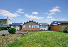 33 Hedgerows, High Street, Brackley NN13 5HL