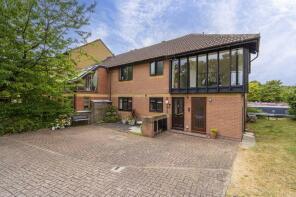 33, Woodley Headland, Peartree Bridge, Milton Keynes MK6 3PA
