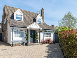 9, College Close, Flamstead, St. Albans AL3 8DJ