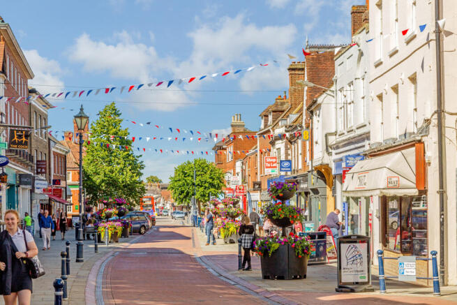 hitchinshopstreetscene