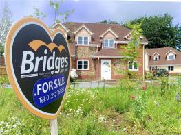 2, Holme Hill, Basingstoke RG25 2FF