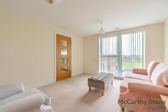 8678509-interior08.jpg
