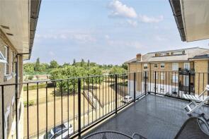 38, Clearwater Place, Long Ditton, Surbiton KT6 4ET