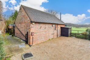 Stable Cottage, Brissenden Court, Woodchurch Road, Ashford TN26 3BE