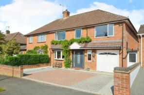 17, Reynards Way, St. Albans AL2 3SG