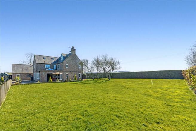 House In 2.6 Acres