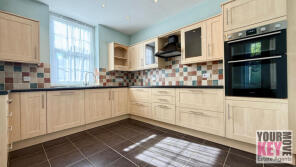 Flat 11, James Court, Dixwell Road, Folkestone CT20 2LG