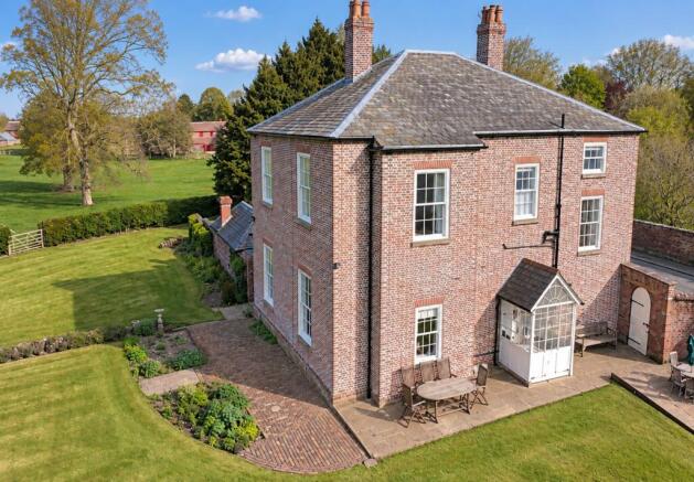 6 Bedroom Detached House - For Sale