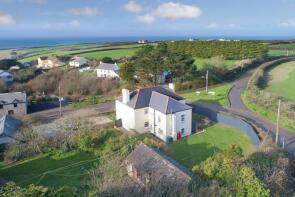 Seascape, Tregurrian Hill, Tregurrian, Newquay TR8 4AD