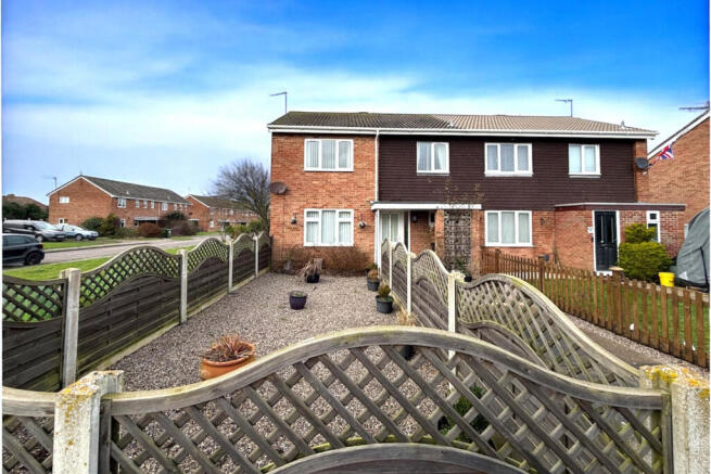 EXCELLENTLY PRESENTED THREE BED SEMI LOCATED IN