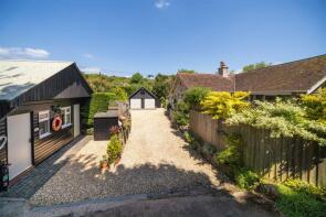 Beckfield, Weston Lane, Totland Bay PO39 0HE