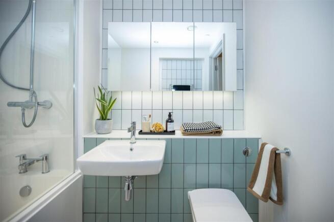 Bathroom 2 FAIR0107-F2.jpg