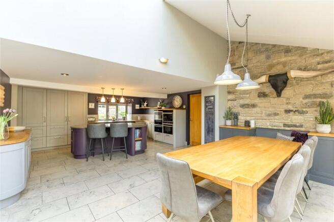 Kitchen/Dining/Loung