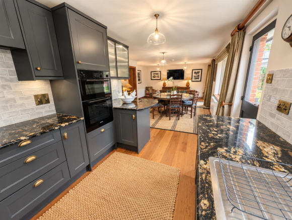 Kitchen 2.png