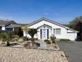 35, Chatsworth Way, St. Austell PL25 3SN