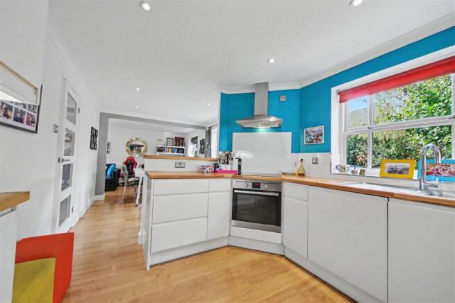 Kitchen (1).jpg