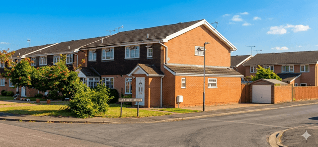 3 bed semi-detached house for sale Furrow Way, Ma