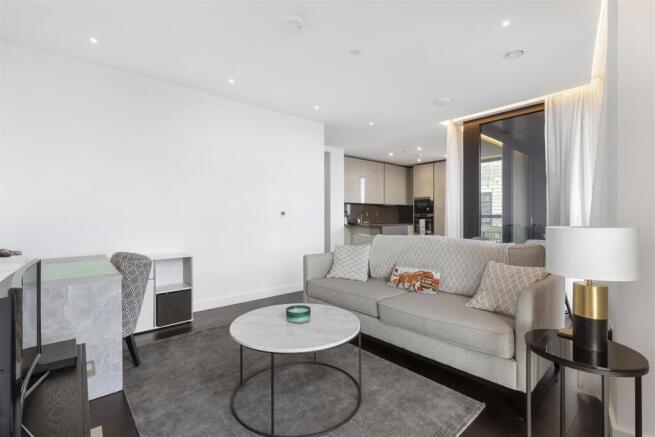RECEPTION ROOM / KIT