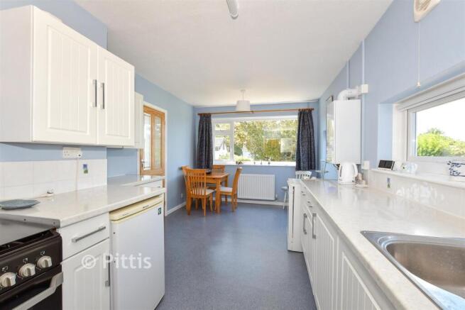 Kitchen/ Dining Room