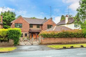 The Ruffetts, Outwood Lane, Coulsdon CR5 3NL