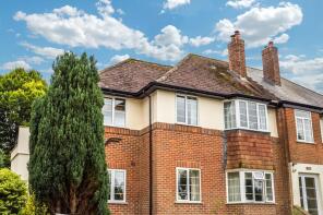 3, Chisenbury Court, East Chisenbury SN9 6AH