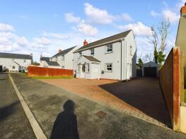 8, Hall Court, Haverfordwest SA62 3LJ