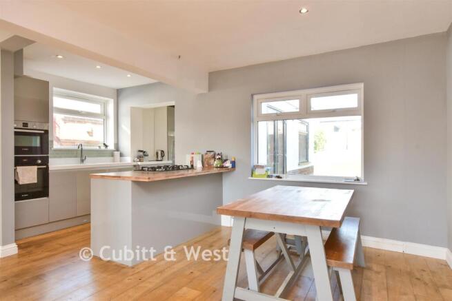 Kitchen/ Dining Area