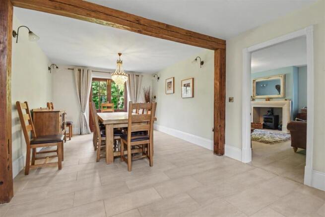 ENTRANCE HALLWAY/DINING