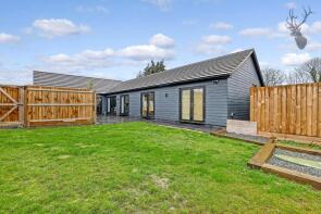 2, Cutlers Mews, Tawney Lane, Stapleford Tawney, Romford RM4 1EE