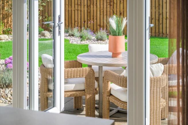 5 bedroom showhome - patio doors