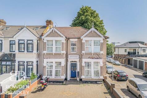 Redcliffe Gardens, Ilford, IG1