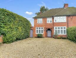 Cynisca, Chalkhouse Green Road, Kidmore End, Reading RG4 9AS