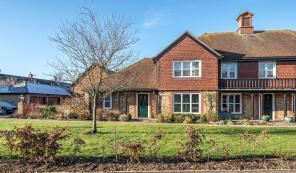 98, Bluecoat Pond, Horsham RH13 0TN