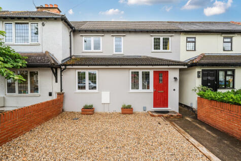 Petersham Avenue, Byfleet, KT14