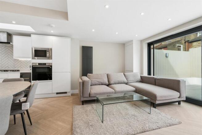 Flat 1, 20 Hoyle Road, London, SW17 0RS reception