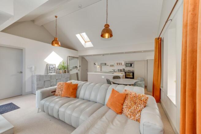 KITCHEN,DINER AND LOUNGE