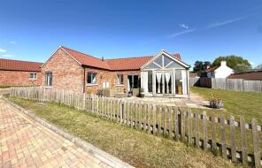 2, Levesley Gardens, Melton Mowbray LE14 4JQ