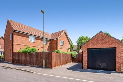 Normandy Road, Fareham. Guide Price £360,000-£370,000.