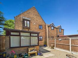 4, Summerfield Drive, Byram, Knottingley WF11 9HY