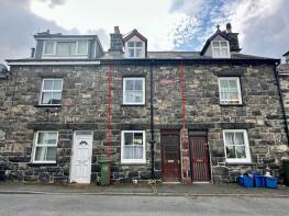 2, Frondeg, Meyrick Square, Dolgellau LL40 1LU