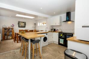 4, Douglas Bungalows, Downs Road, Dover CT15 5DA